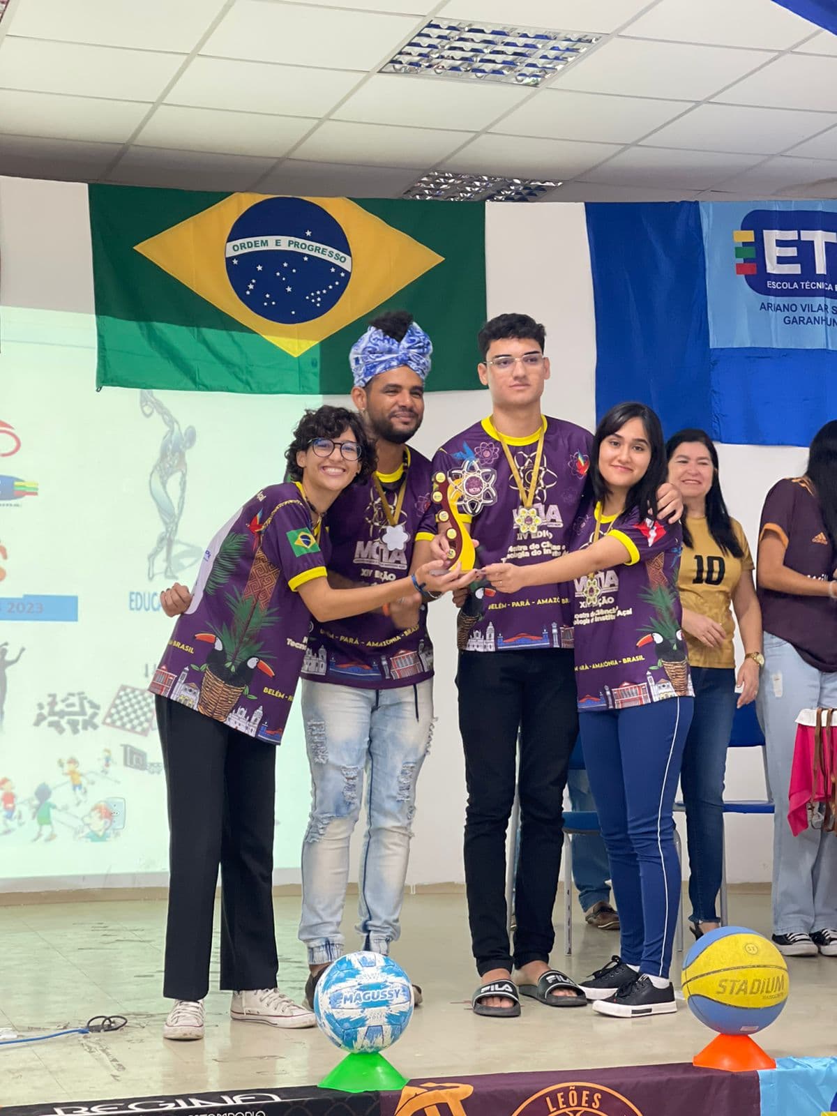 O Clube de Ciências da ETEAVS participa da MCTIA em Belém-PA e ganha medalha de ouro